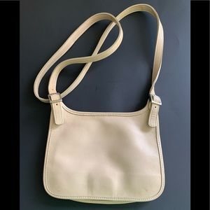 Coach Leather Cream purse  with magnetic closure